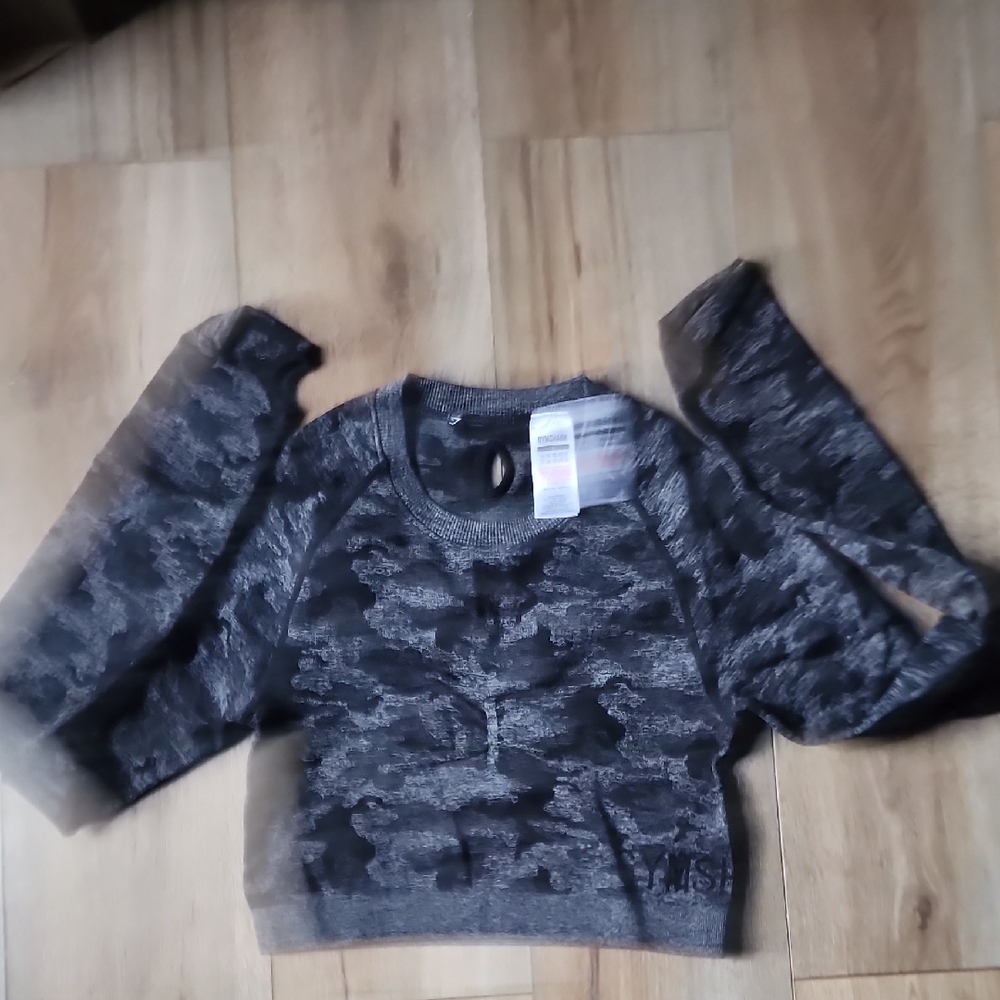 Gymshark Black and Gray Camouflage Crop Top
